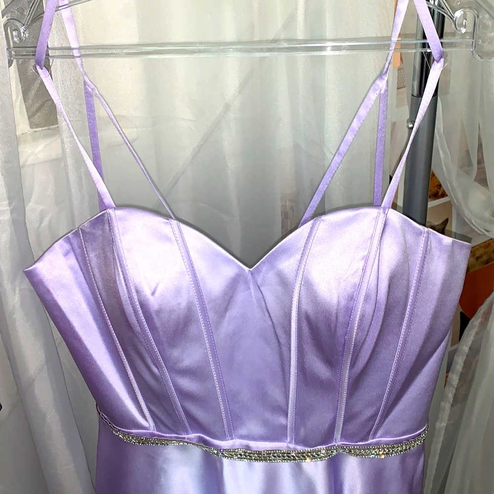 Beautiful lavender prom dress so elegant nothing stands in your way!